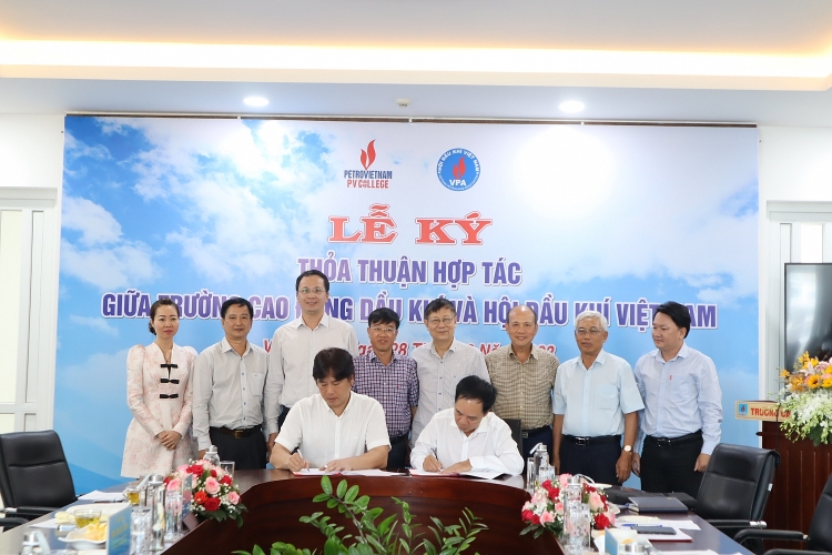 Hội Dầu khí Việt Nam ký thỏa thuận hợp tác với PV College