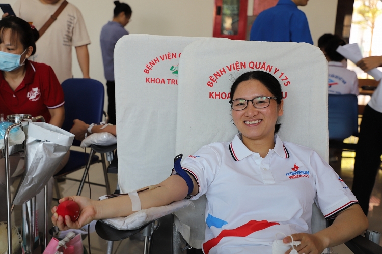 Tuổi trẻ Dầu khí tổ chức chương trình hiến máu nhân đạo với chủ đề “Một giọt máu cho đi, một cuộc đời ở lại”