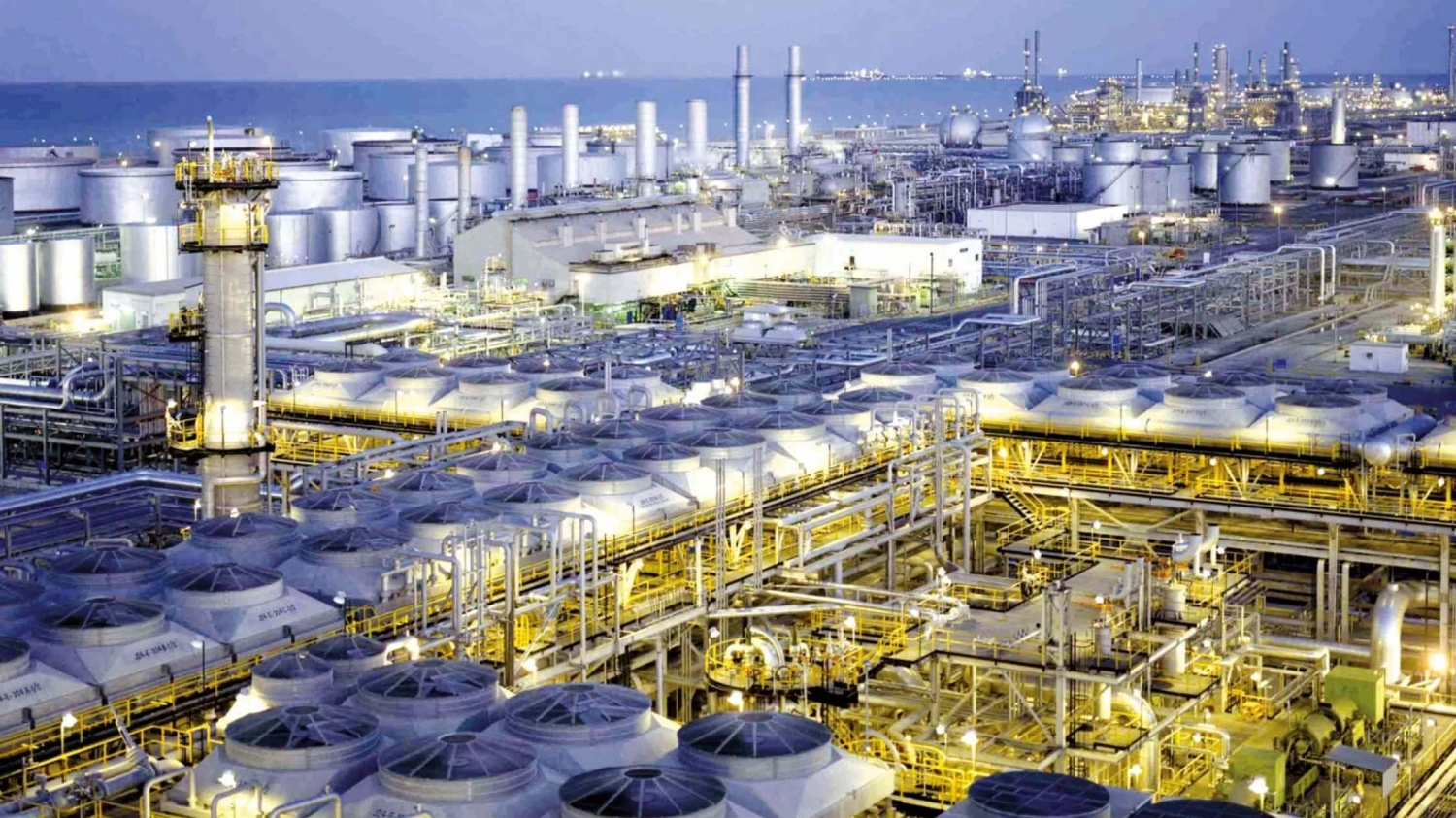 Ả Rập Xê-út giảm giá bán dầu tại thị trường châu Á