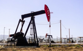 Tồn kho dầu thô của Mỹ tăng mạnh trong tuần trước