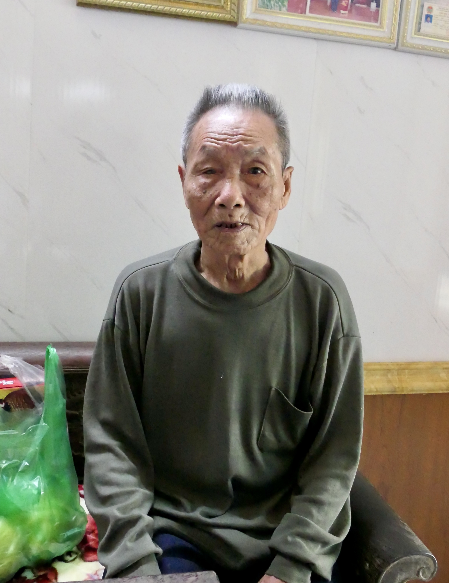 Ông Nguyễn Văn Sớm, bậc cao niên thành thạo tiếng lóng nhất làng.
