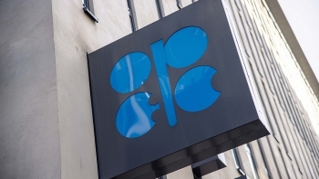 Giá dầu thô có thể quay về mốc 100 USD bởi quyết định cắt giảm sản lượng của OPEC+