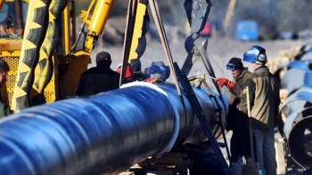 Giá dầu tăng cao do sự cố đường ống Druzhba