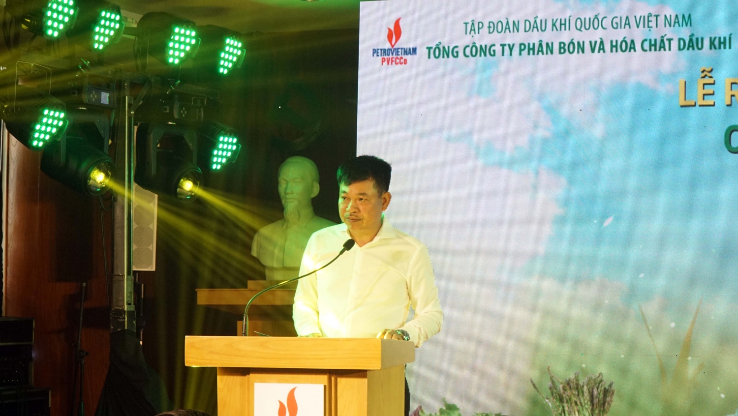 Ông Lê Cự Tân - Tổng Giám đốc PVFCCo phát biểu tại buổi lễ