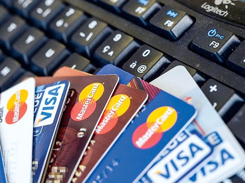 Nhiều ngân hàng tăng mạnh lãi suất thẻ tín dụng