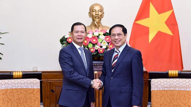 Bộ trưởng Ngoại giao Bùi Thanh Sơn tiếp Thứ trưởng Ngoại giao Lào Phoxay Khaykhamphithoune. (Ảnh: Báo Thế giới và Việt Nam)