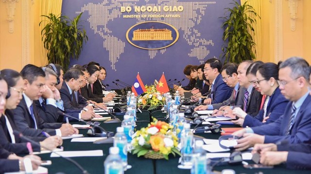 Hai bên bày tỏ phấn khởi về sự phát triển tích cực và bền vững của mối quan hệ hữu nghị vĩ đại, đoàn kết đặc biệt và hợp tác toàn diện Việt Nam-Lào - Ảnh: BNG
