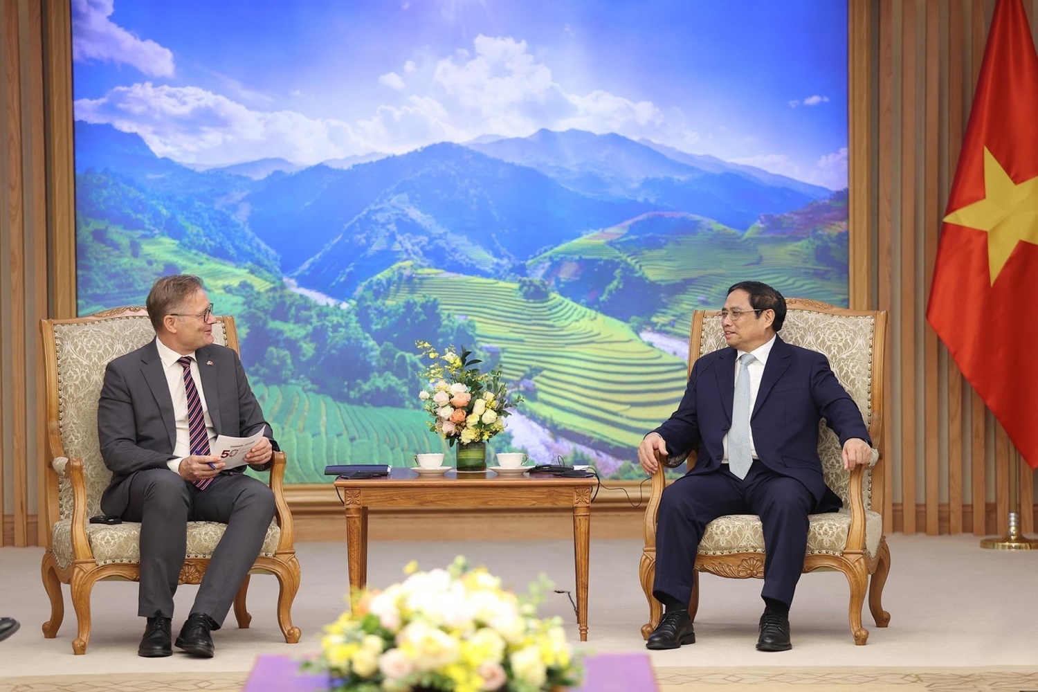Thủ tướng Phạm Minh Chính tiếp Đại sứ Đan Mạch tại Việt Nam Nicolai Prytz. (Nguồn: TTXVN)