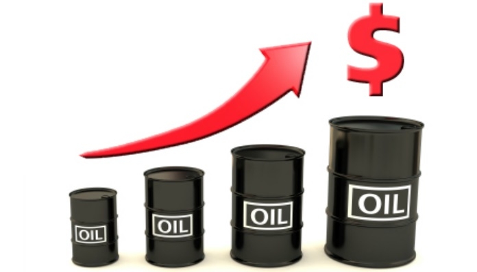 Giá dầu thế giới tăng trở lại trước tin đồn cắt giảm sản lượng của OPEC+