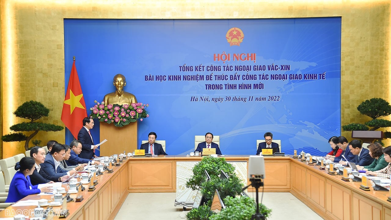 Bộ trưởng Ngoại giao Bùi Thanh Sơn báo cáo kết quả triển khai công tác ngoại giao vaccine trong gần hai năm qua. (Ảnh: Tuấn Anh)
