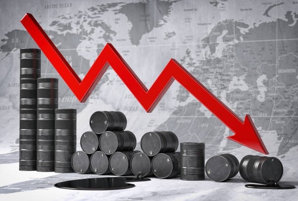 Giá dầu giảm khi đồng USD đang mạnh lên
