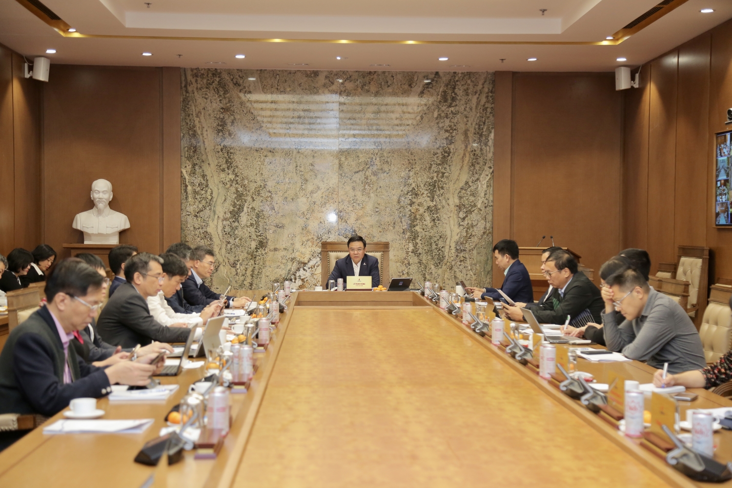 Tổng Giám đốc Petrovietnam Lê Mạnh Hùng chủ trì cuộc họp giao ban thường kỳ tháng 12/2022