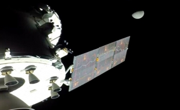 Tàu Orion trở về Trái đất sau chuyến thám hiểm Mặt trăng