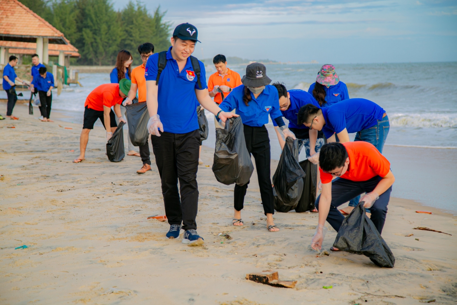 Đoàn Thanh niên PVEP tổ chức về nguồn, thực địa kết hợp tham gia bảo vệ môi trường tại Vũng Tàu