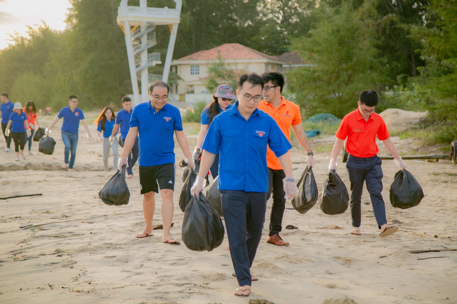 Đoàn Thanh niên PVEP tổ chức về nguồn, thực địa kết hợp tham gia bảo vệ môi trường tại Vũng Tàu