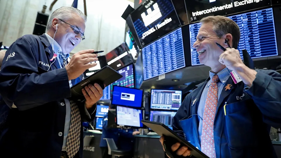 Thị trường chứng khoán thế giới ngày 14/12: Lạm phát giảm đưa Dow Jones tăng hơn 100 điểm