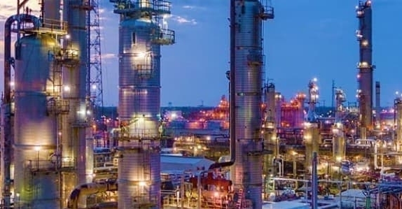 Nhà máy lọc dầu lớn nhất nước Mỹ hoạt động trở lại