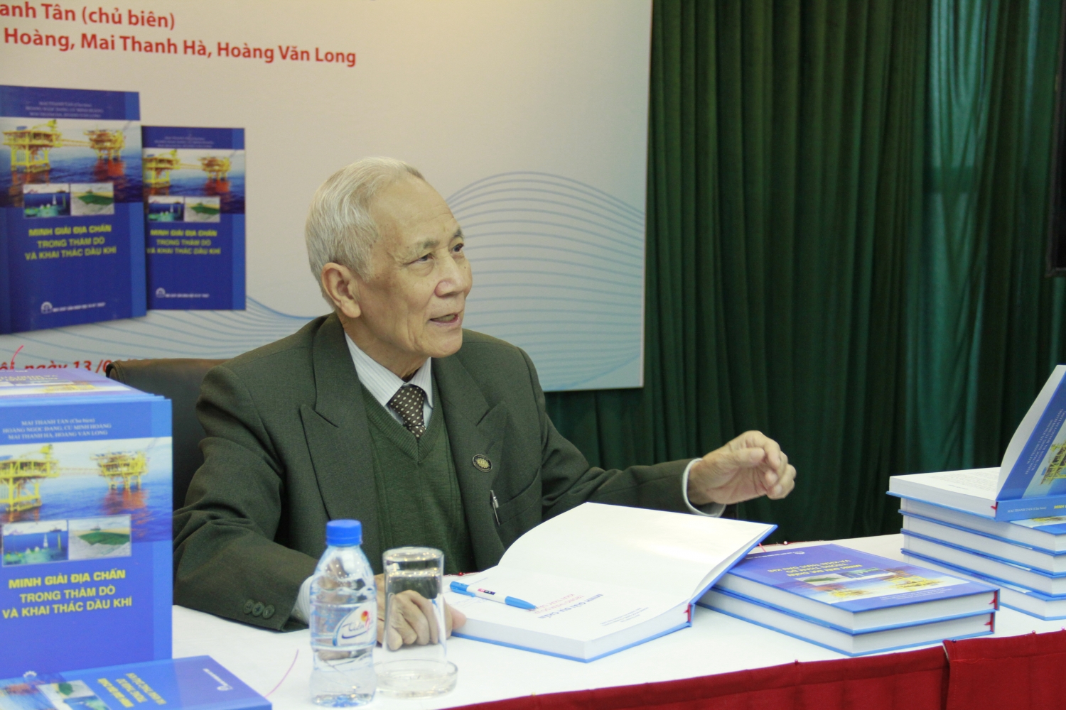 Hội Dầu khí Việt Nam giới thiệu sách “Minh giải địa chấn trong thăm dò và khai thác dầu khí”