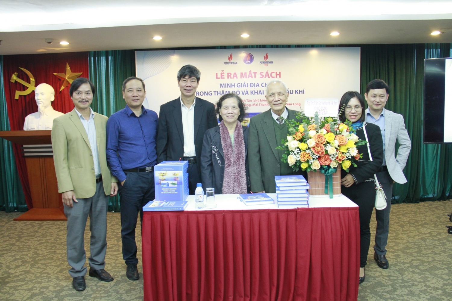 Hội Dầu khí Việt Nam giới thiệu sách “Minh giải địa chấn trong thăm dò và khai thác dầu khí”