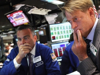 Thị trường chứng khoán thế giới ngày 18/1: Dow Jones giảm gần 400 điểm