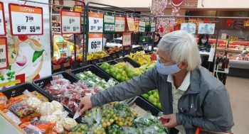 Chợ, siêu thị đông nghẹt khách mua sắm Tết