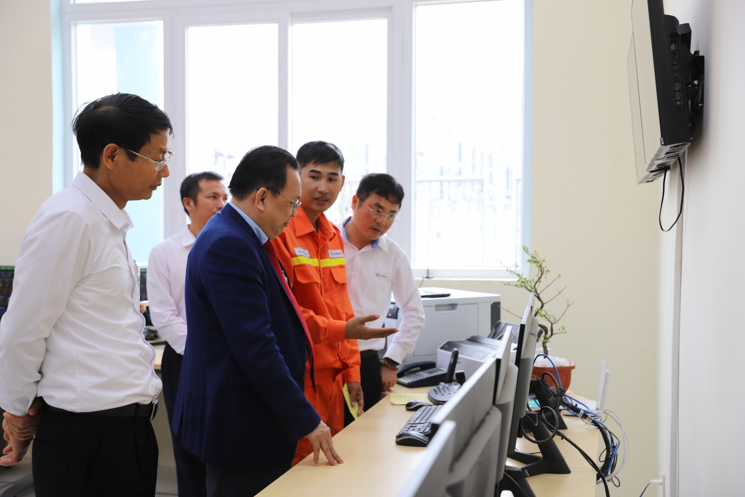Giữ vững an ninh, an toàn hệ thống truyền tải điện đi qua địa bàn tỉnh Khánh Hòa