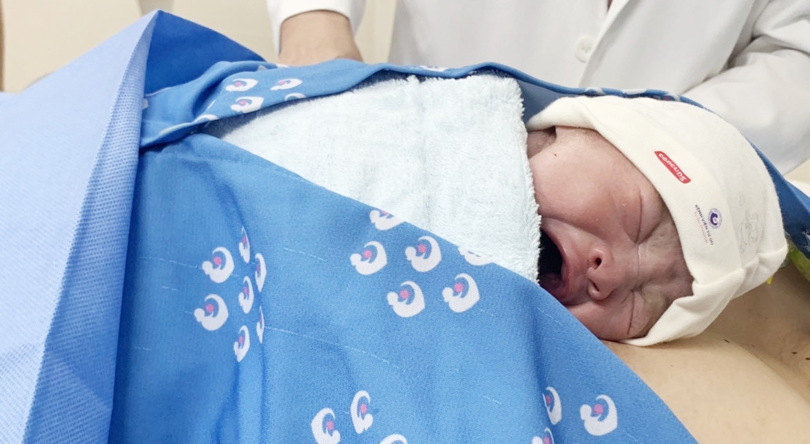 Em bé chào đời tại Bệnh viện Từ Dũ trong khoảnh khắc giao thừa.