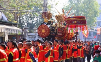 Tưng bừng lễ hội rước pháo làng Đồng Kỵ