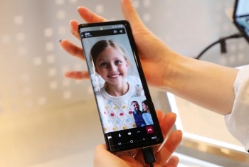 Samsung tiết lộ màn hình điện thoại gập 360 độ