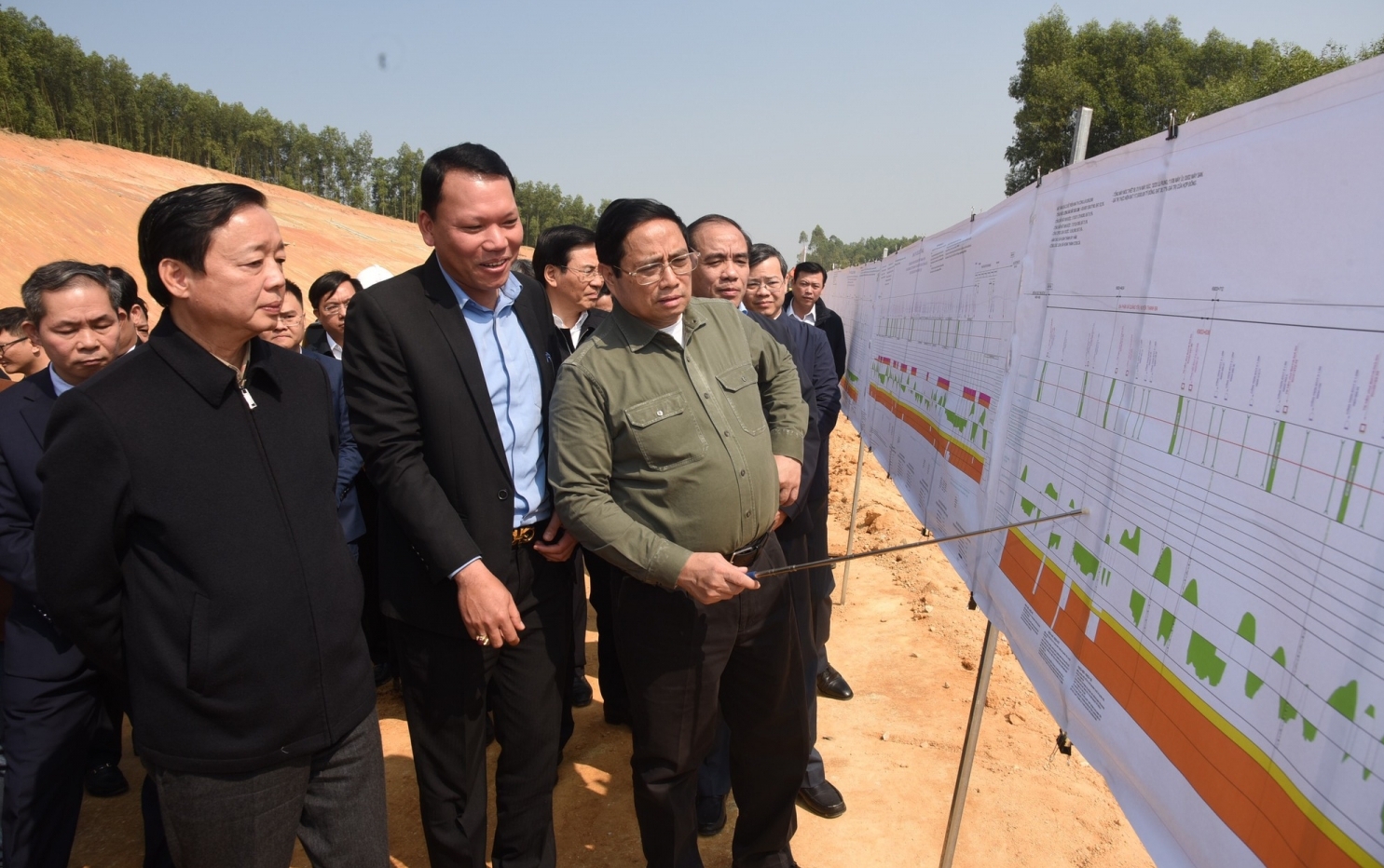 Thủ tướng kiểm tra, đôn đốc dự án cao tốc Tuyên Quang - Phú Thọ, chúc Tết công nhân và người dân khu tái định cư