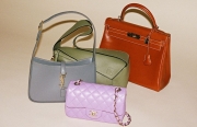 Giá bán lại của túi xách Gucci, Chanel, Louis Vuitton liên tục giảm
