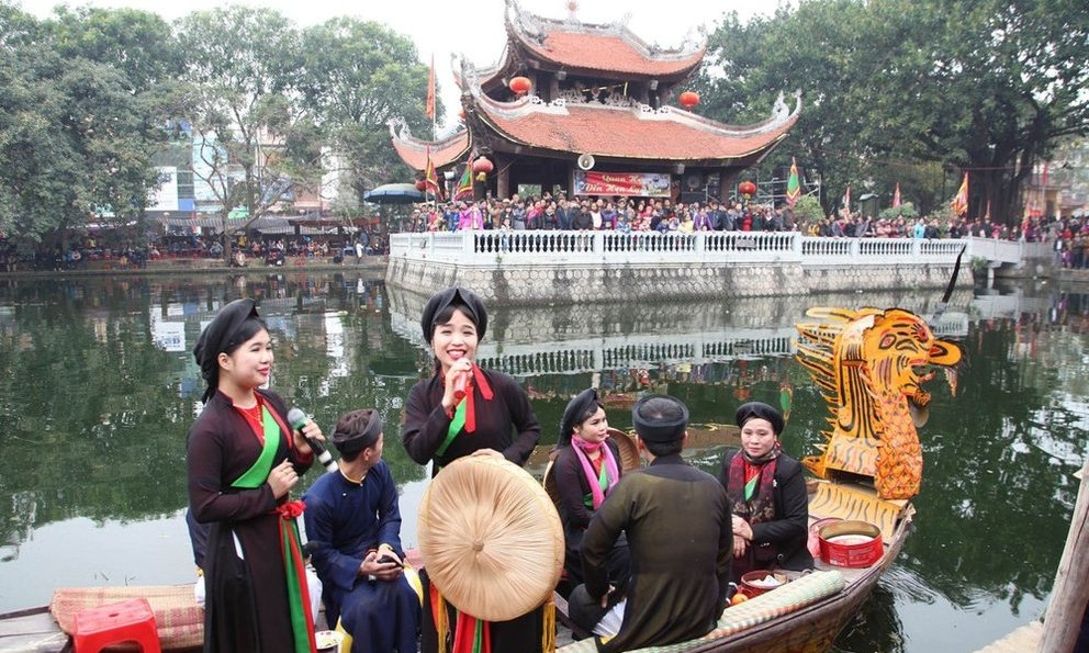 Hội Lim là lễ hội lớn của vùng, thể hiện một cách sâu sắc nhất văn hóa nghệ thuật và tín ngưỡng tâm linh của người dân xứ Kinh Bắc.