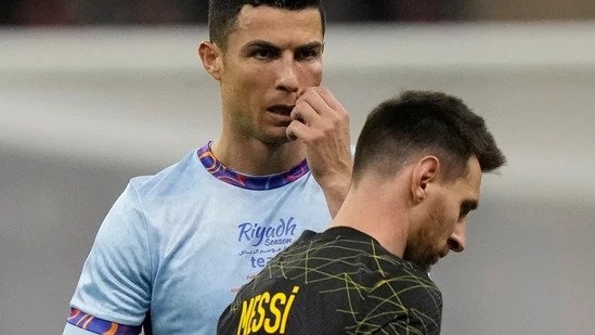 Jack Grealish lựa chọn giữa Messi và Ronaldo