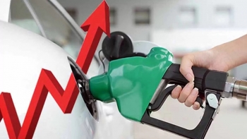 Pakistan tăng giá xăng, dầu diesel