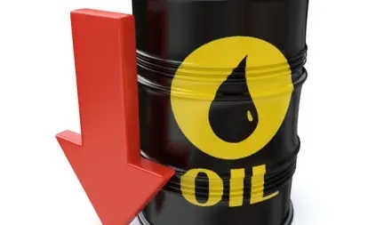 Giá dầu thế giới giảm mạnh do lo ngại tăng lãi suất