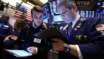 Thị trường chứng khoán thế giới ngày 31/1: Chứng khoán Mỹ giảm điểm, chờ thông tin từ cuộc họp của Fed