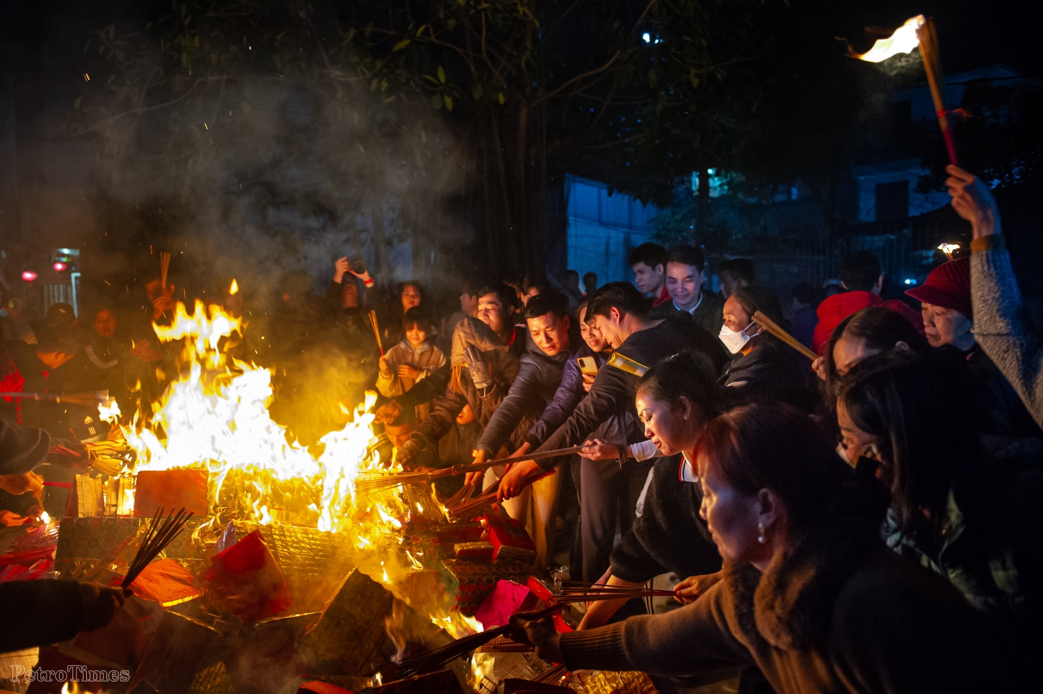 Độc đáo lễ hội rước lửa lấy may dịp năm mới