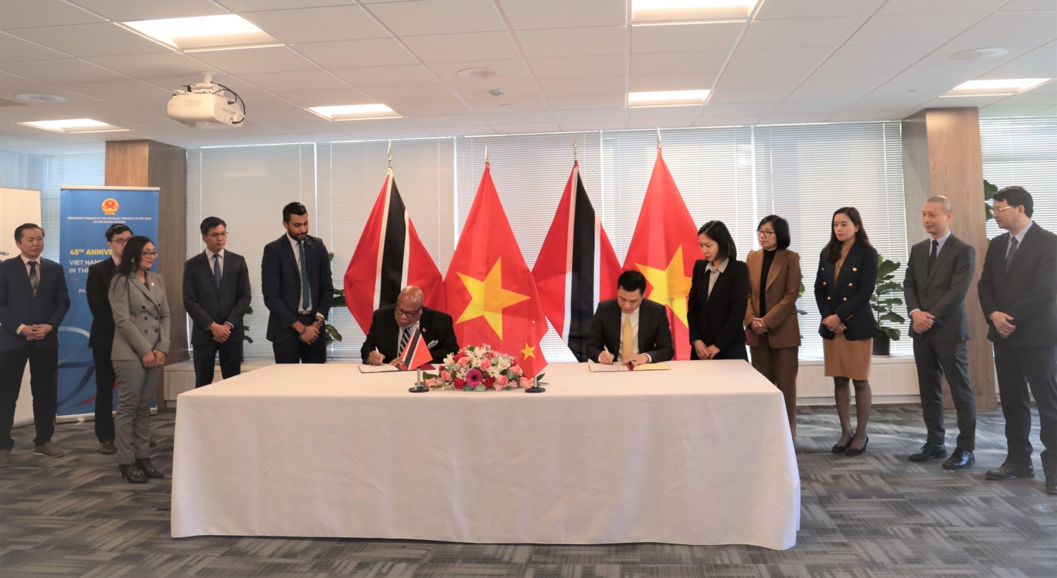 Việt Nam và Trinidad & Tobago thiết lập quan hệ ngoại giao