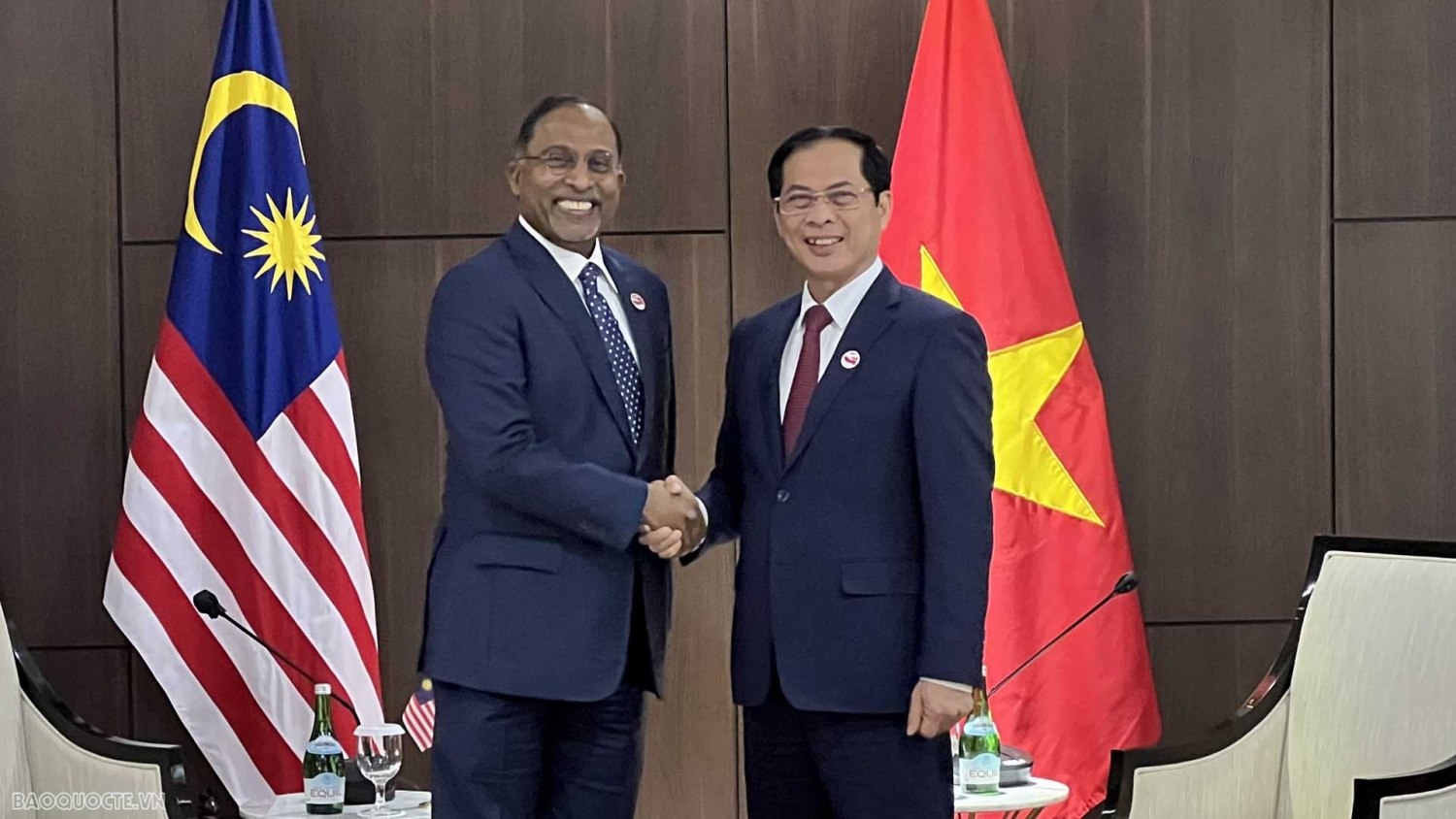 Bộ trưởng Ngoại giao Bùi Thanh Sơn gặp Bộ trưởng Ngoại giao Malaysia.
