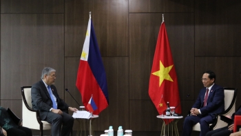 Bộ trưởng Ngoại giao Bùi Thanh Sơn gặp  Bộ trưởng Ngoại giao Philippines