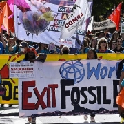 Khắp châu Âu kêu gọi cấm những dự án năng lượng hóa thạch mới