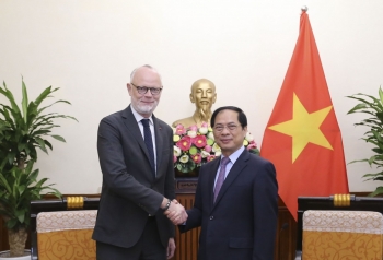 Bộ trưởng Bộ Ngoại giao Bùi Thanh Sơn tiếp cựu Thủ tướng Pháp Edouard Philippe