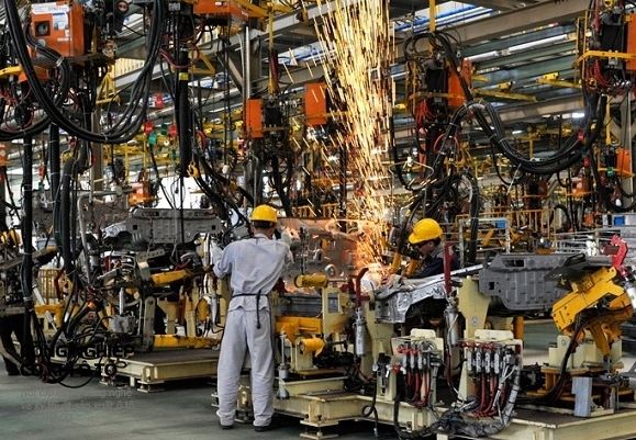 Tin tức kinh tế ngày 2/3: Sản xuất công nghiệp sụt giảm