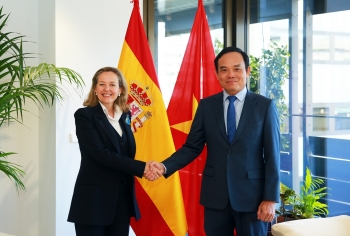 Phó Thủ tướng Chính phủ Trần Lưu Quang hội đàm với Phó Thủ tướng thứ nhất Tây Ban Nha