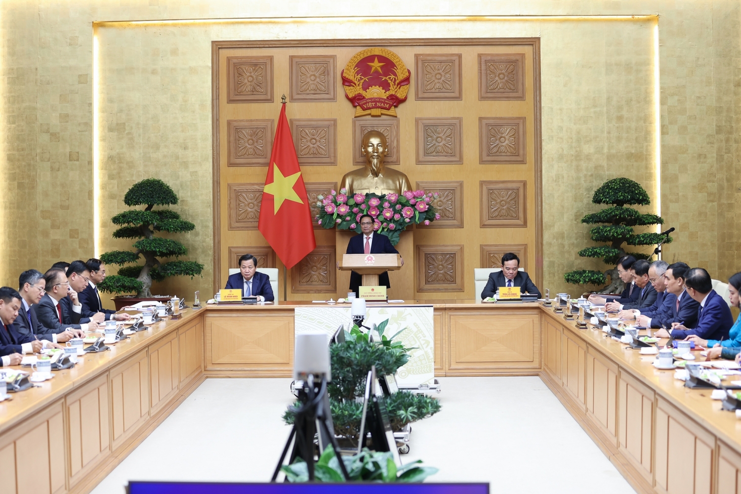 Thủ tướng Phạm Minh Chính gặp mặt các trưởng cơ quan đại diện ngoại giao của Việt Nam ở nước ngoài nhiệm kỳ 2023 - 2026