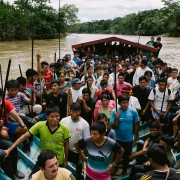Thổ dân Peru chiếm đóng giàn khoan dầu ở Amazon, bắt giữ 41 công nhân