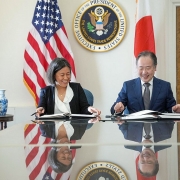 Nhật-Mỹ ký Hiệp định về trao đổi các vật liệu tối quan trọng và pin điện