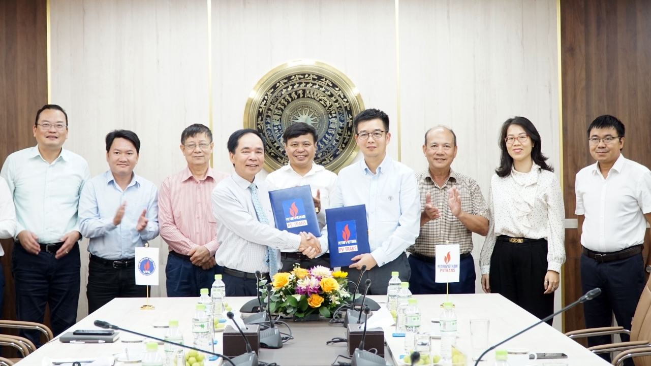 Hội Dầu khí Việt Nam và PVTrans ký kết thỏa thuận hợp tác