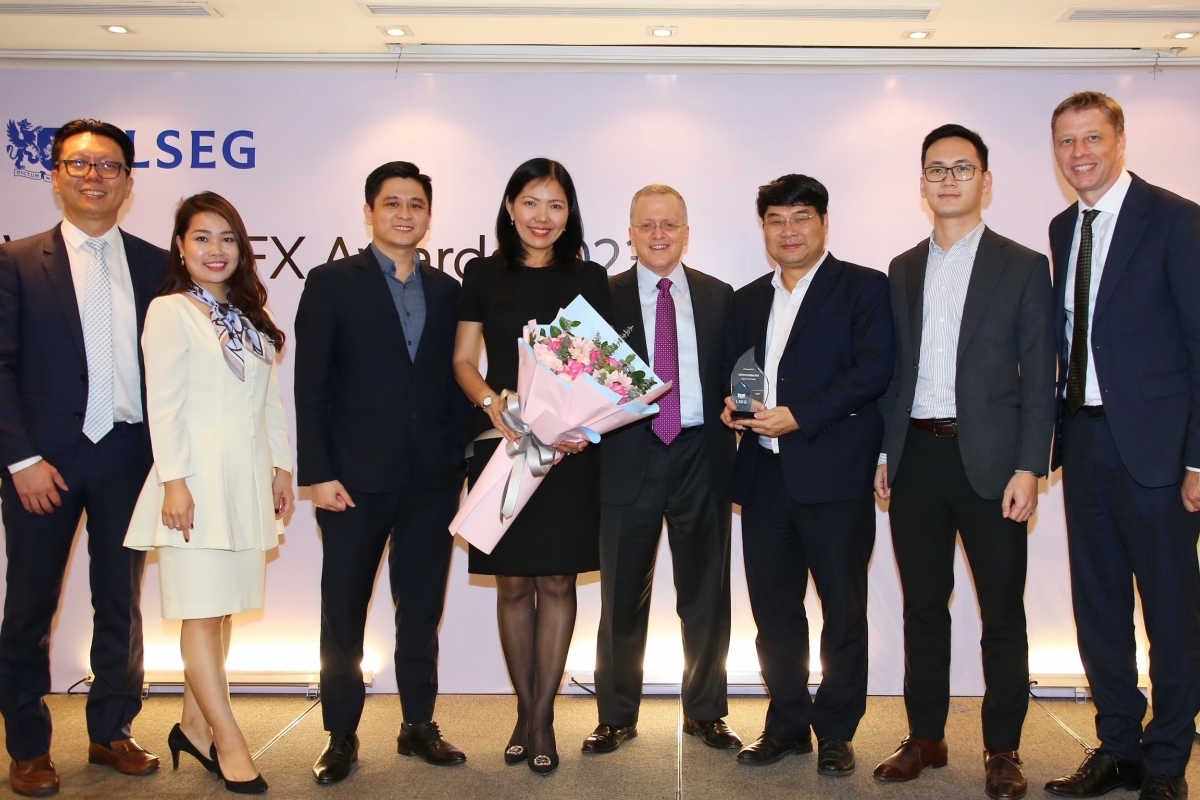 Vietcombank nhận danh hiệu Best FXall Taker tại lễ trao giải thưởng Refinitiv Vietnam FX Awards năm 2023