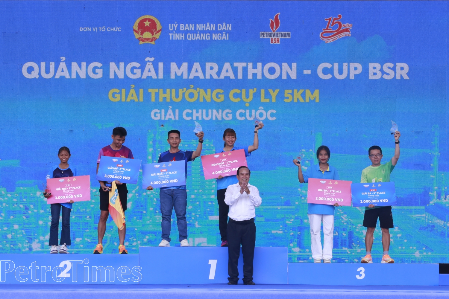 Trao hơn 250 triệu đồng cho các VĐV đạt giải tại Giải chạy Quảng Ngãi Marathon – CUP BSR năm 2023